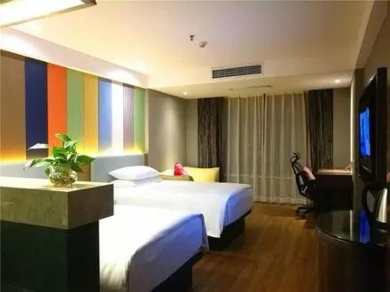 The Posh Hotel Нанчан Екстериор снимка